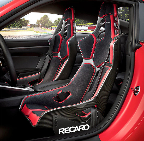 recaro-podium-cf-mounted-in-car-red-Seat-Image