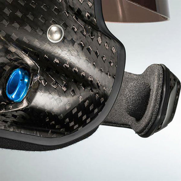 Noise attenuating ear muffs surround the speakers to hugely reduce external noise and improve the levels of comfort.